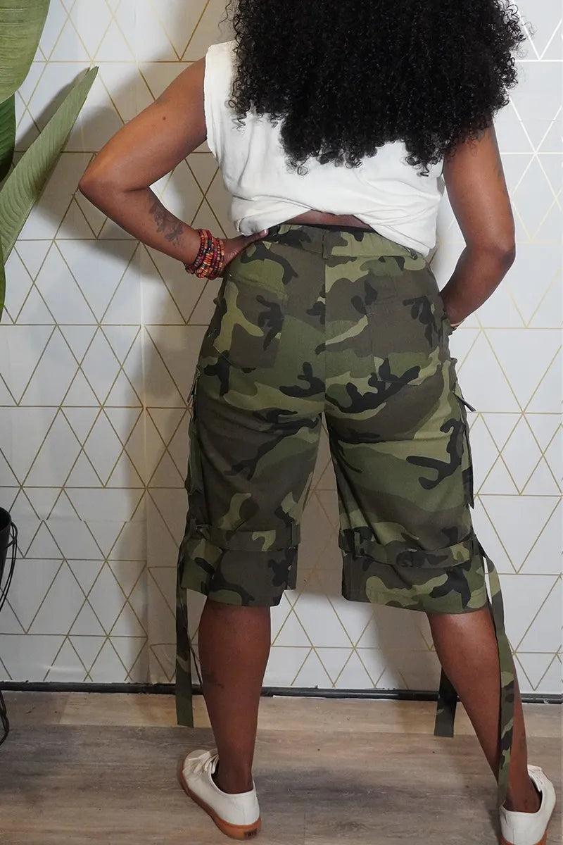 Women High Waist Camo Knee Length Cargo Shorts Multi Pocket Strapped Hem Utility Shorts
