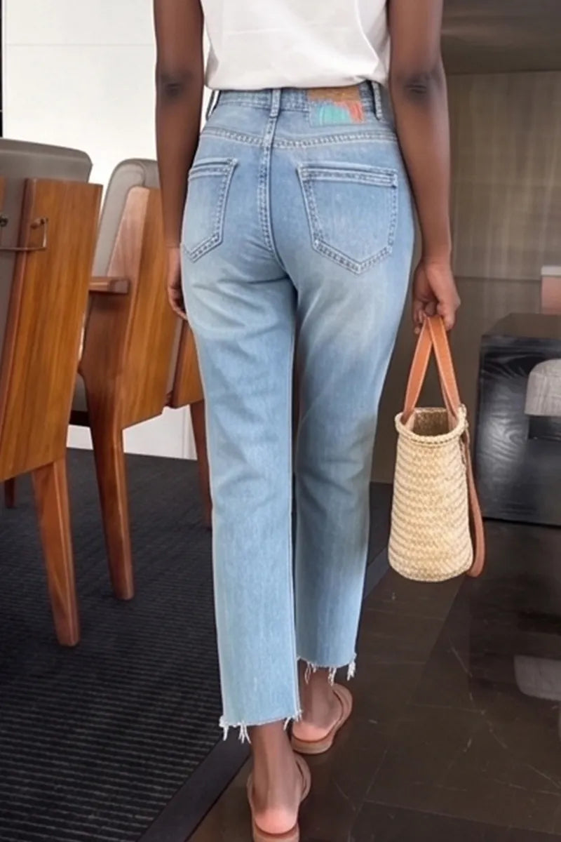 Women's Minimalist Cropped Jeans With Raw Hems