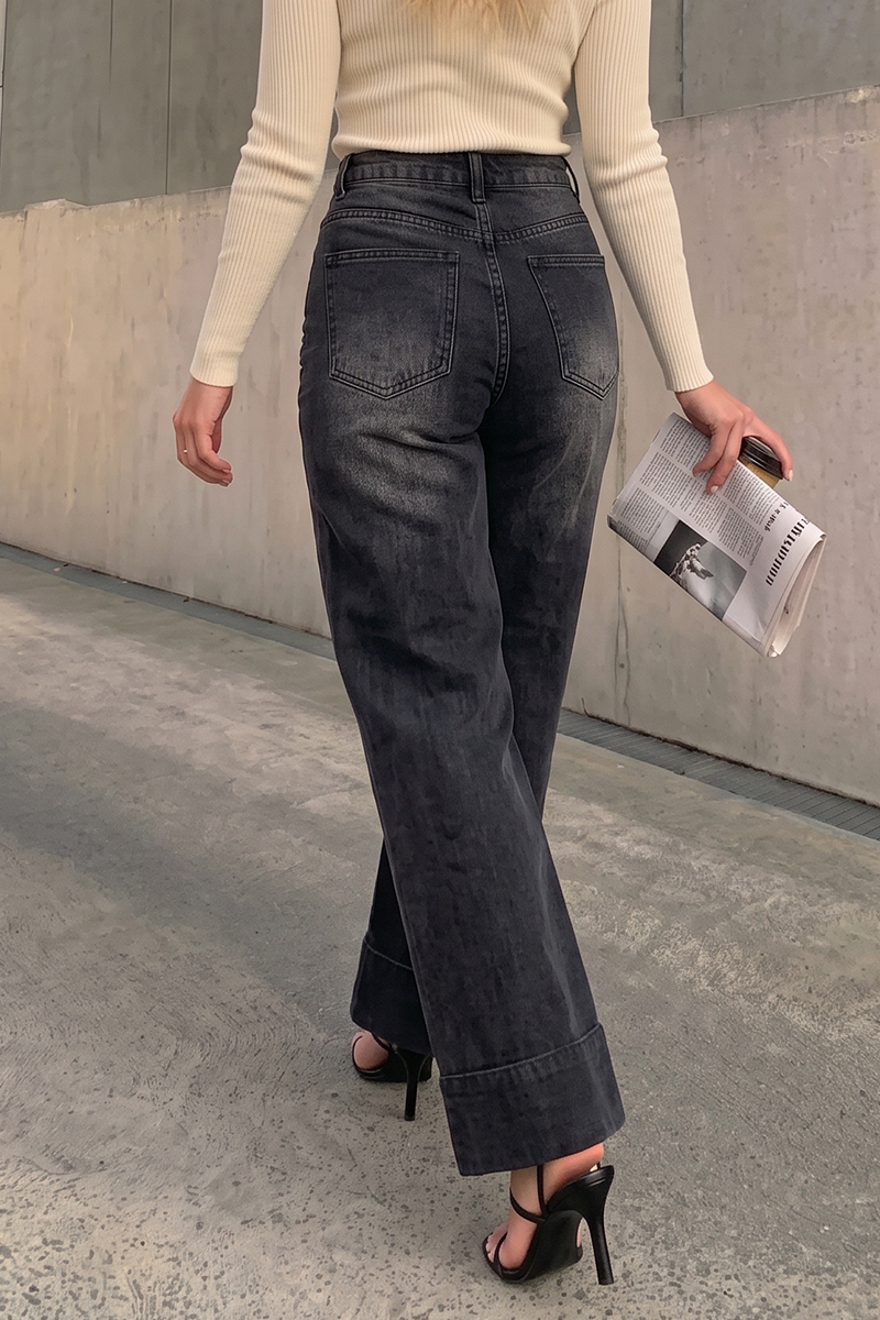 Women's Washed Black Wide Leg Jeans with Studded Pockets Front Seam Cuffed Denim Pants