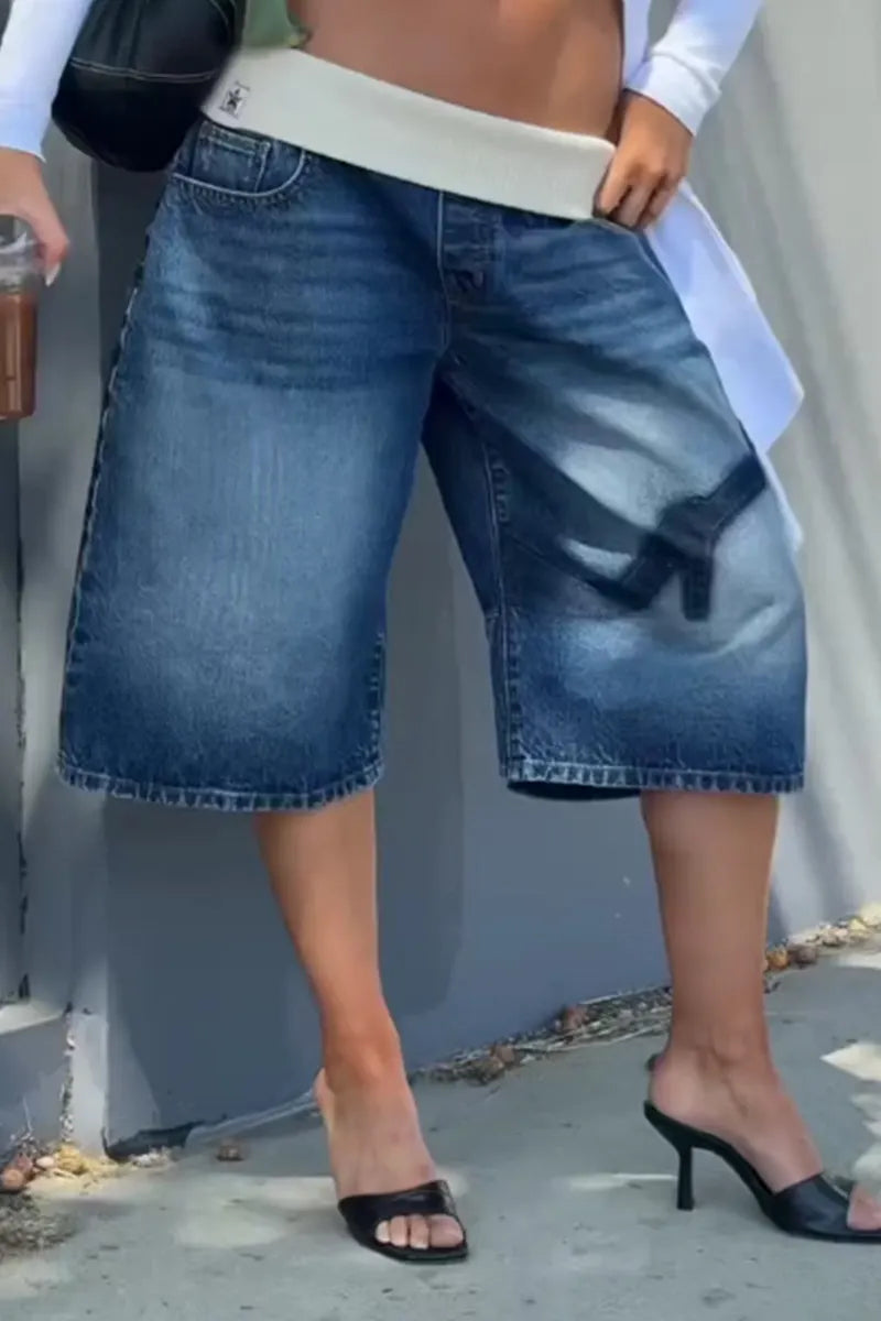 Women's Printed Loose Fit Cropped Denim Shorts With Contrast Waistband