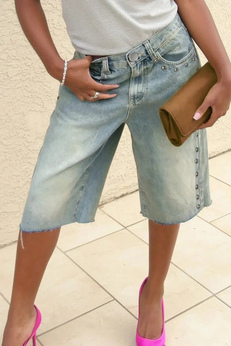 Ladies' Non Stretch Straight Tube Light Wash Bermuda Denim Shorts With Bead Detailing And Pocket Design
